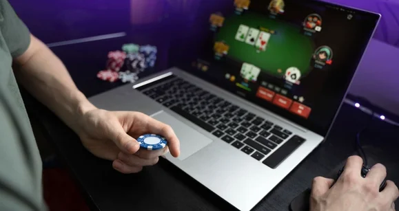 Do Cheaters Threaten Online Poker? Reddit Debates & Our Expert Decides