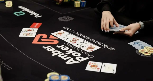Defect or Fraud? Noticeable Bent Cards Found in Poker Tournaments