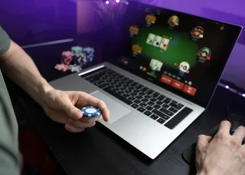 Do Cheaters Threaten Online Poker? Reddit Debates & Our Expert Decides