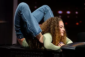 Poker Social Media: Contortionists, 32-Mile Walks, and MTT'ers Ranked